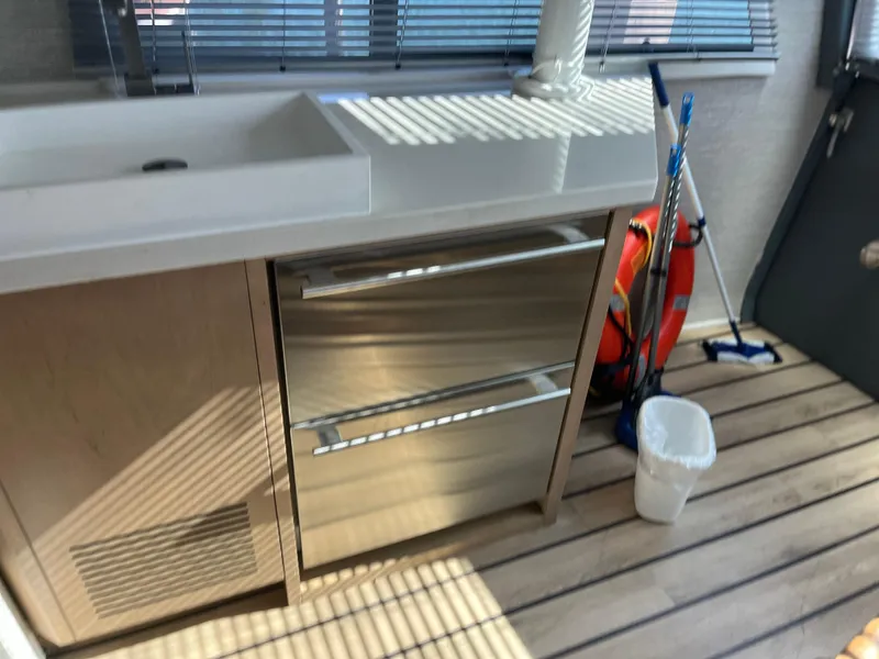 Slide: The Image of Hatteras 74 Cockpit Motor Yacht 1995 - 28