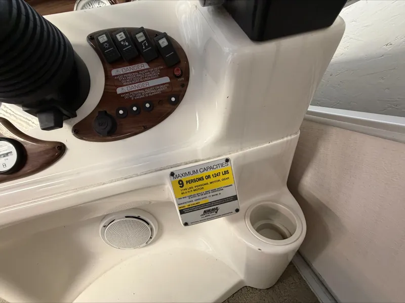 Slide: The Image of Close-up of a 2007 Harris Sunliner 180 helm with capacity label for 9 persons. - 13