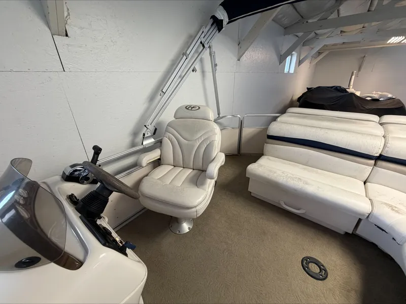 Slide: The Image of The image shows the interior of a 2007 Harris Sunliner 180 with beige leather seating. - 8