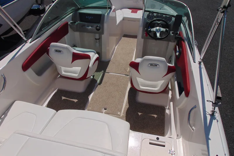 Slide: The Image of Interior of a 2013 Chaparral 19 Sport H2O boat with red and white seating. - 6