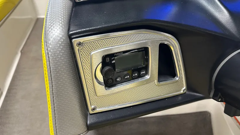 Slide: The Image of MasterCraft X30 2015 - 50