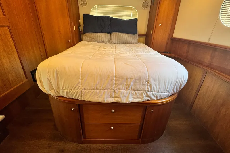 Slide: The Image of Luxurious bedroom interior of 2003 Silverton 43 Motor Yacht with cozy bedding. - 41