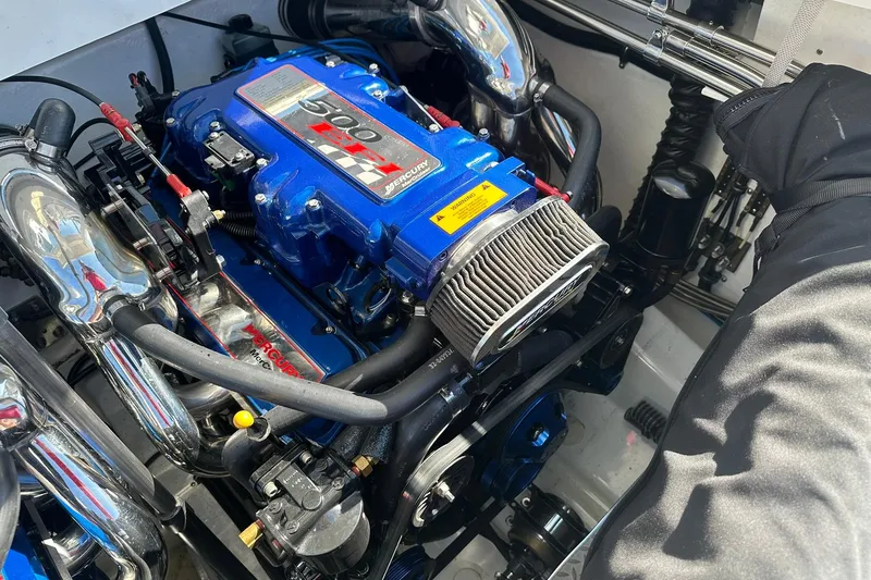 Slide: The Image of Engine of a 2003 Formula 353 FASTech boat, featuring a Mercury 500 EFI. - 18