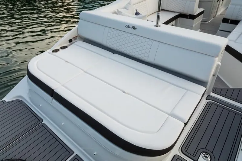 Slide: The Image of 2023-Sea-Ray-SDX-270-Outboard-MarineMax - 8