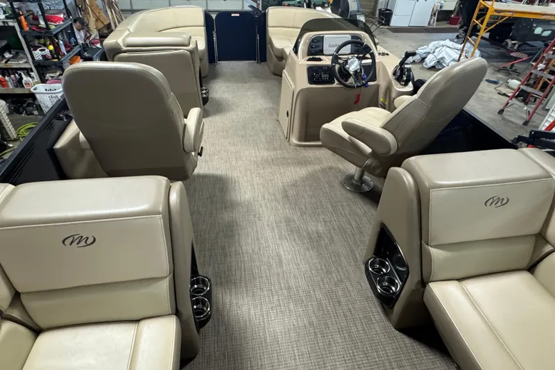 Slide: The Image of Interior of 2021 Manitou 22 Aurora LE Standard pontoon boat with beige seating. - 15