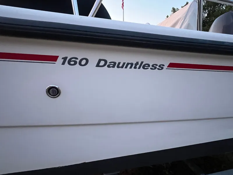 Slide: The Image of Boston Whaler 160 Dauntless boat, 2004 model, side view. - 5