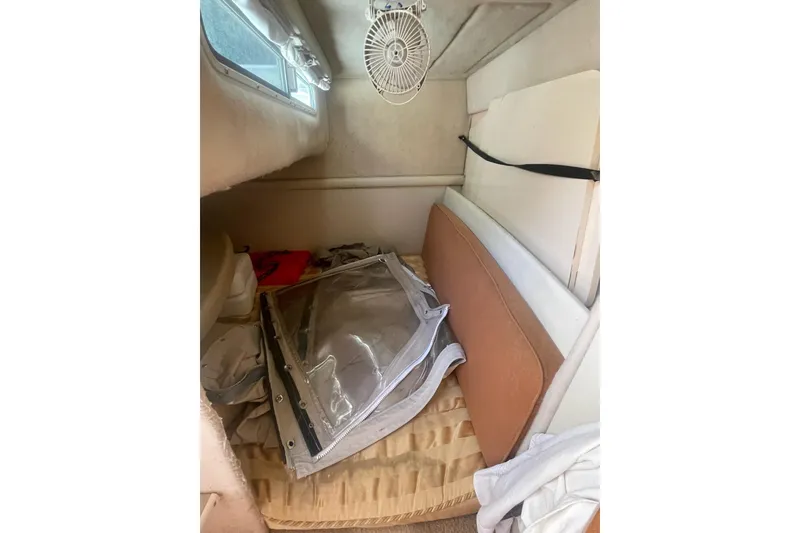 Slide: The Image of 2002 Maxum 2700 SCR cabin interior with fan and window. - 15