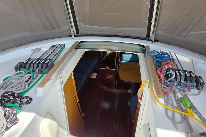 Slide: The Image of Beneteau Oceanis 411 companionway and cabin top clutches - 18