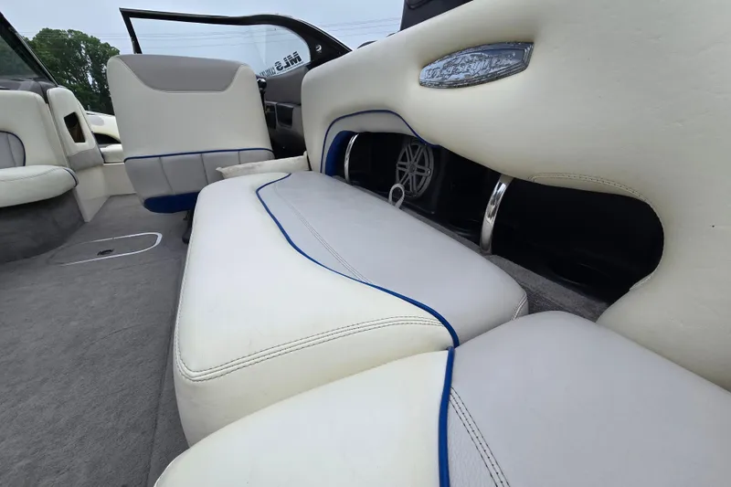 Slide: The Image of 2004 Malibu Wakesetter 23 LSV interior with white and blue seating. - 35
