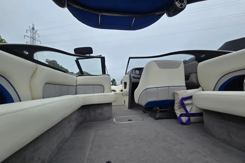 Slide: The Image of Interior of a 2004 Malibu Wakesetter 23 LSV boat with spacious seating. - 36