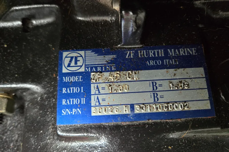 Slide: The Image of ZF Hurth Marine label on 2004 Malibu Wakesetter 23 LSV, showing model and ratio details. - 69