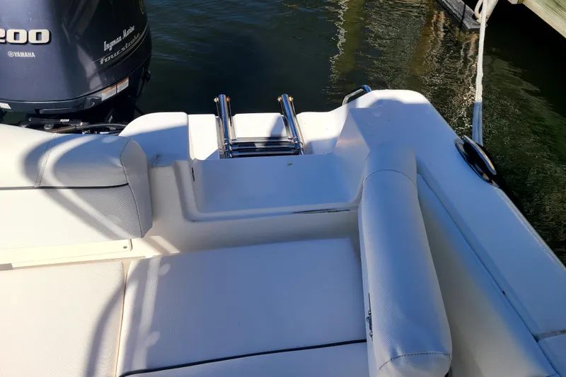 Slide: The Image of 2017 Sea Hunt Ultra 225 boat with Yamaha engine and swim ladder. - 14