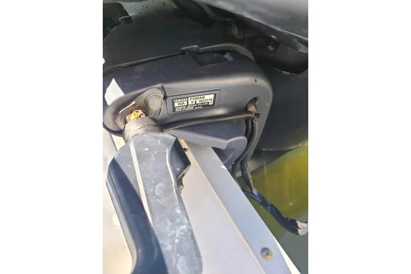 Slide: The Image of Close-up of Yamaha F200XB engine on 2017 Sea Hunt Ultra 225 boat. - 19