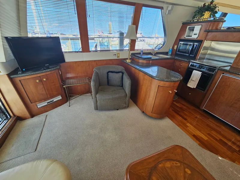 Slide: The Image of Interior of 1999 Carver 530 Voyager Pilothouse yacht. - 16