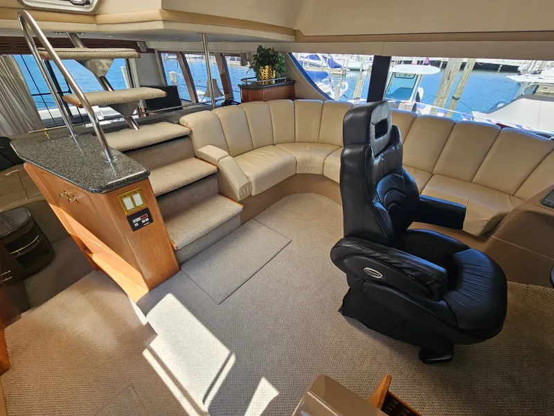 Slide: The Image of Interior of 1999 Carver 530 Voyager Pilothouse yacht. - 22