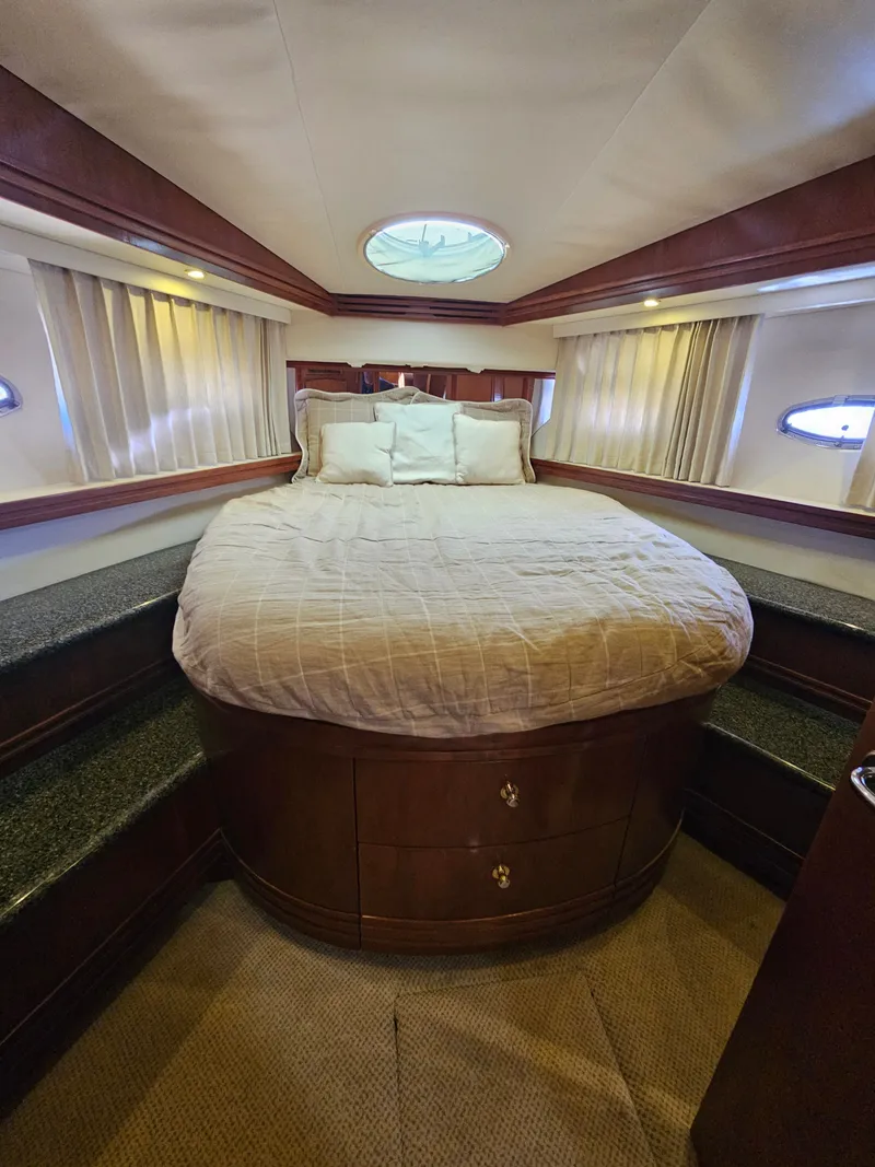 Slide: The Image of Luxurious bedroom in 1999 Carver 530 Voyager Pilothouse. - 3