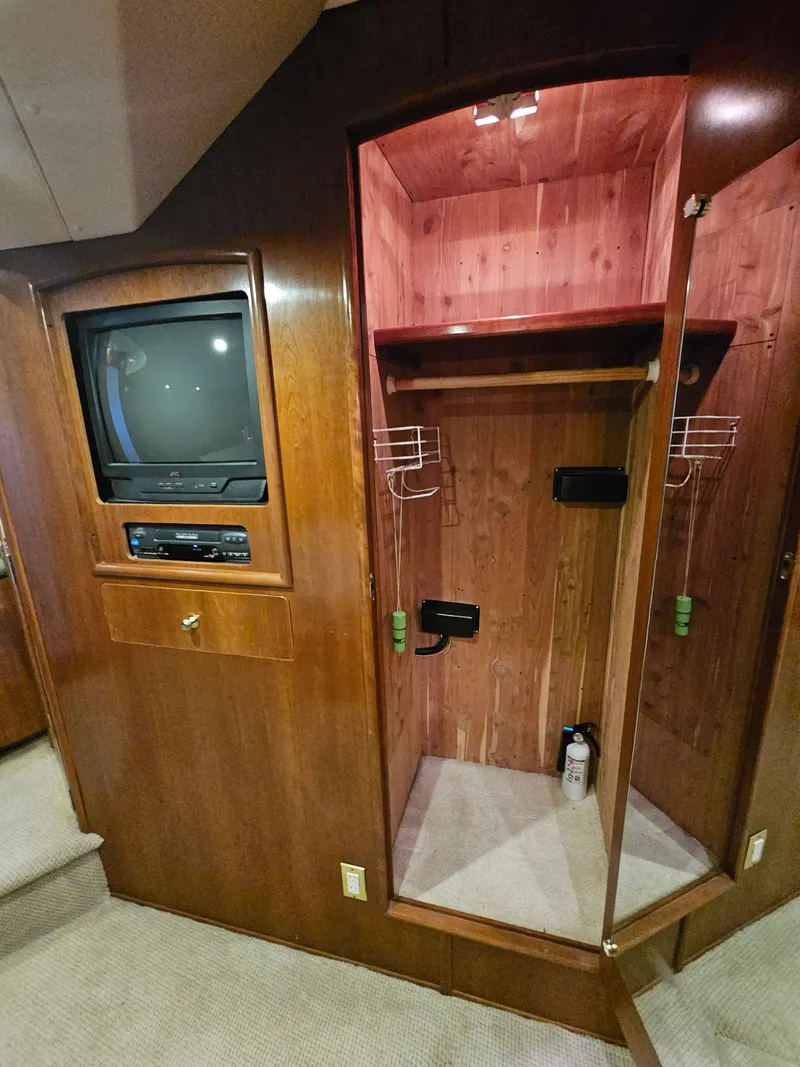 Slide: The Image of 1999 Carver 530 Voyager Pilothouse interior with TV and closet. - 32