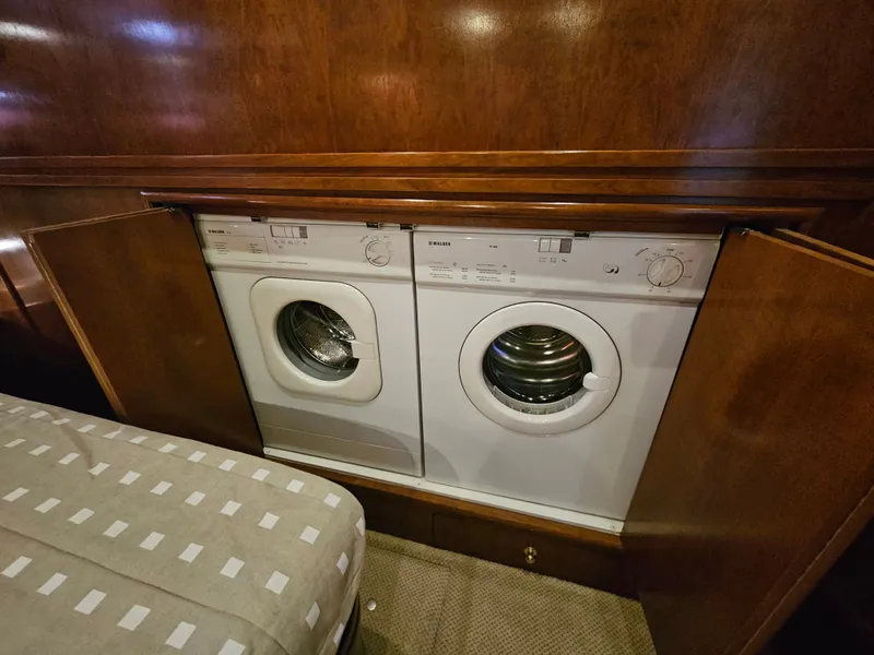 Slide: The Image of Washing machine and dryer in Carver 530 Voyager Pilothouse, 1999 model. - 36