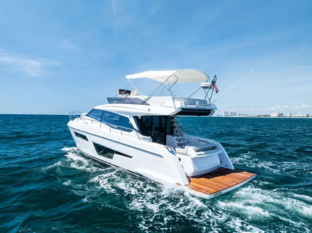 Slide: The Image of Ferretti 500 2022 - 60