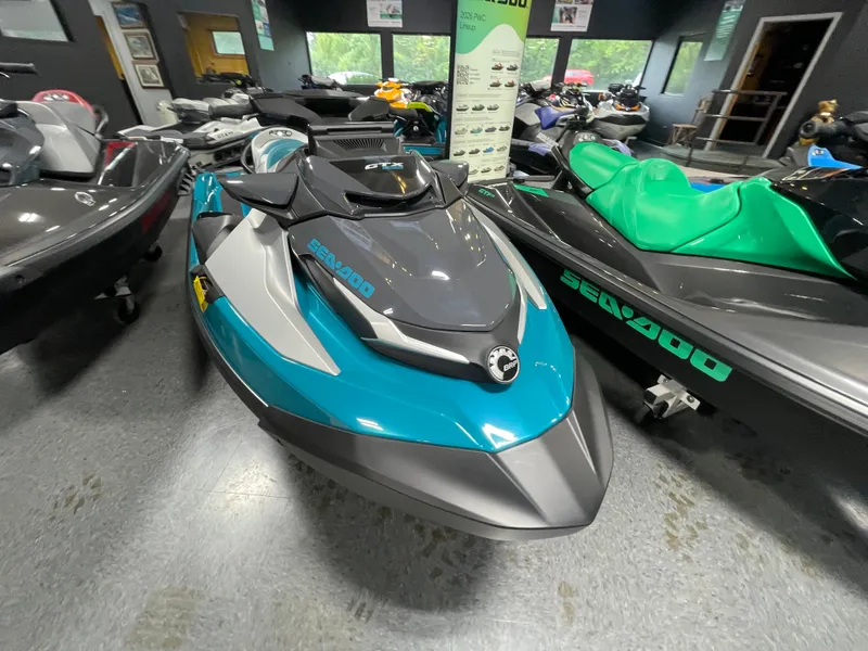 Slide: The Image of Sea-Doo GTX Limited 325 2026 - 11