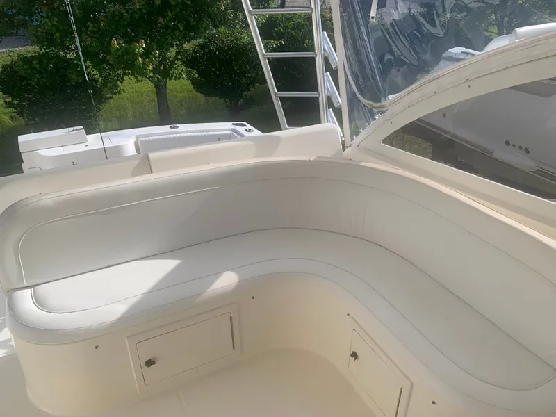 Slide: The Image of Interior of a 2003 Carolina Classic Express boat with white seating. - 29