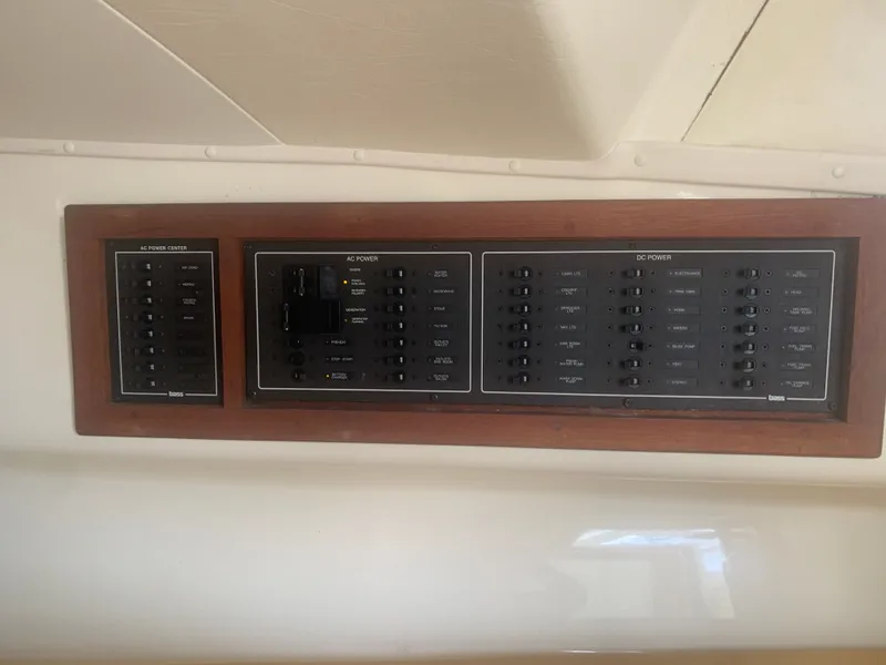 Slide: The Image of 2003 Carolina Classic Express boat control panel. - 38