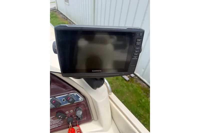 Slide: The Image of Garmin GPS device on 2008 Sylvan 8523 Mandalay RE boat dashboard. - 11