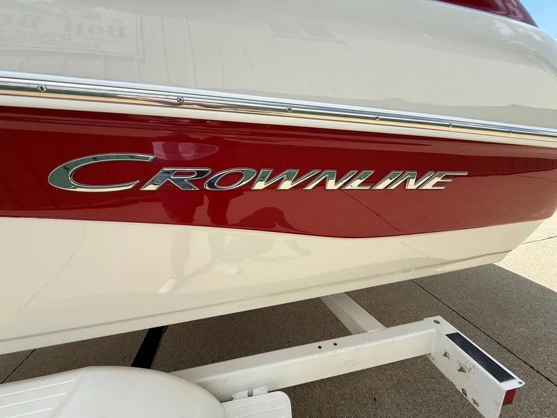 Slide: The Image of Crownline 180 BR boat, 2010 model, side view. - 4