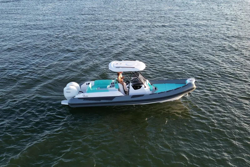 The Image of 2025 Ranieri CAYMAN 27.0 SPORT TOURING boat cruising on open water. - 0