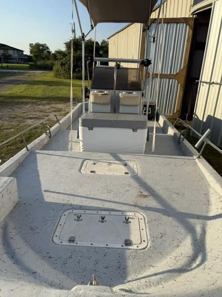 Slide: The Image of 1992 Gulf Coast GC20 boat with sunshade and storage compartments. - 3