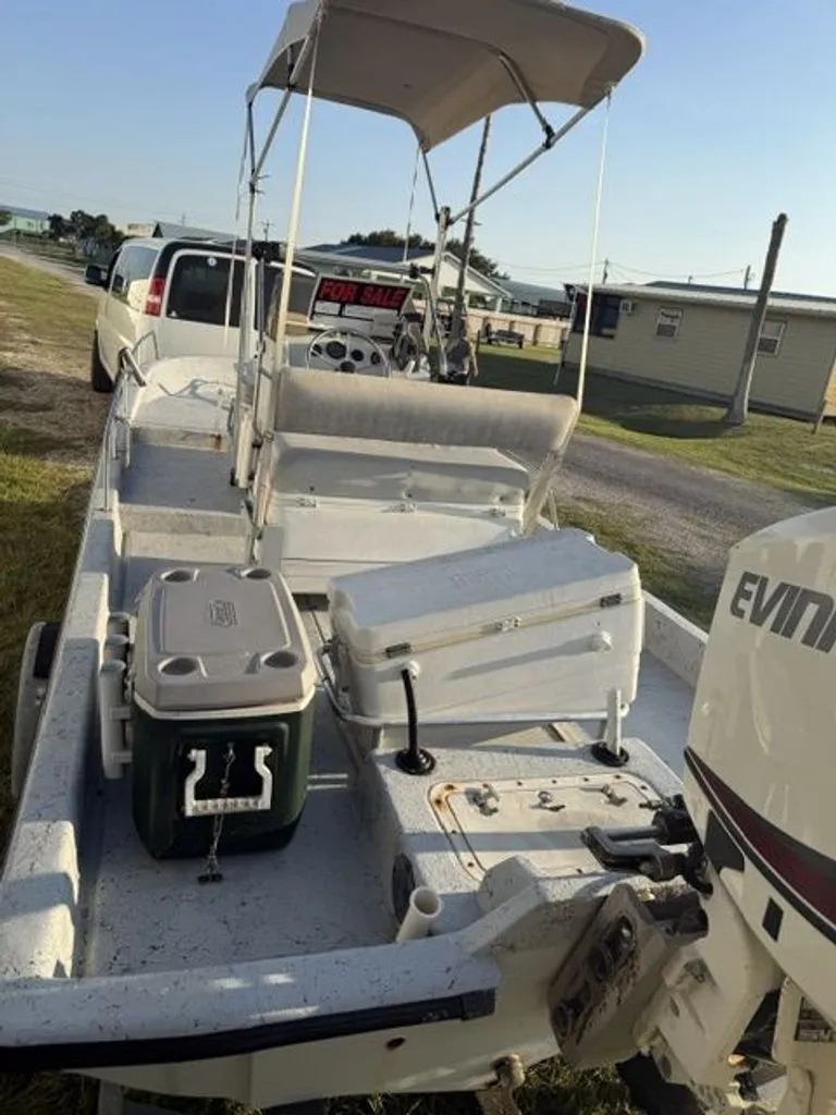 Slide: The Image of 1992 Gulf Coast GC20 boat with motor and accessories, for sale. - 5