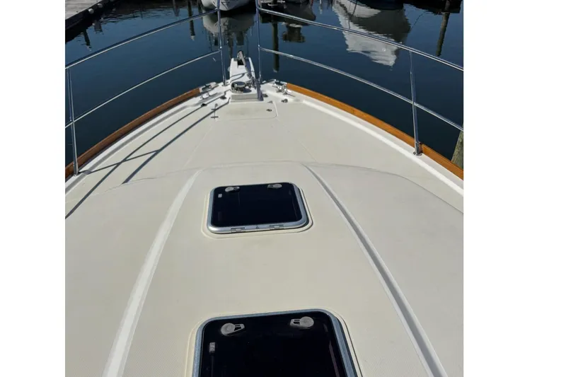 Slide: The Image of 2006 Sabre 38 Salon Express yacht deck with dual hatches, docked in marina. - 6