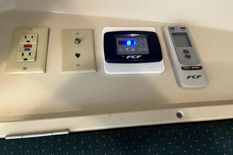 Slide: The Image of Control panel and outlets in Albin 28 Tournament Express 2005. - 14