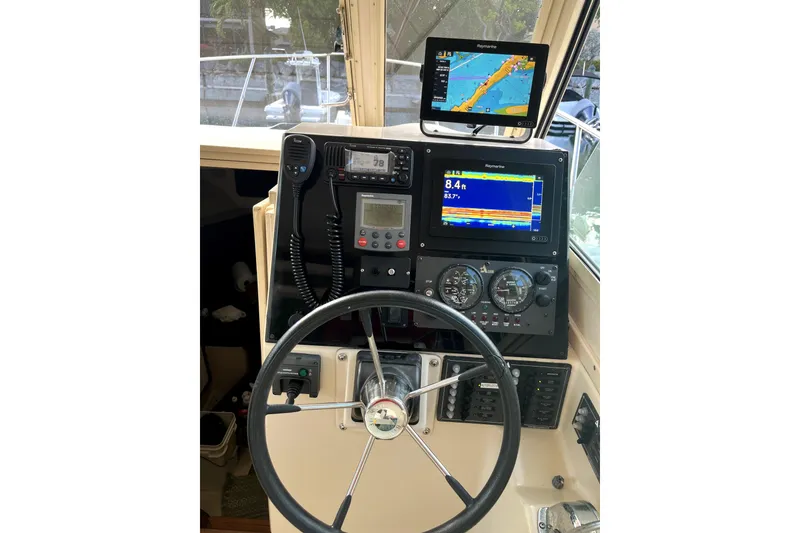 Slide: The Image of Helm of 2005 Albin 28 Tournament Express with navigation and communication equipment. - 29