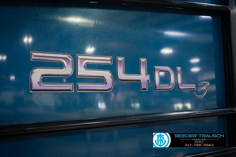 Slide: The Image of 2018 Regency 254 DL3 logo on blue background, Reeder-Trausch Marine branding visible. - 62
