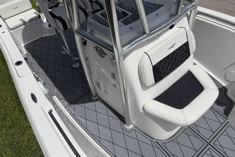Slide: The Image of Tidewater 198 CC Adventure 2023 - 69