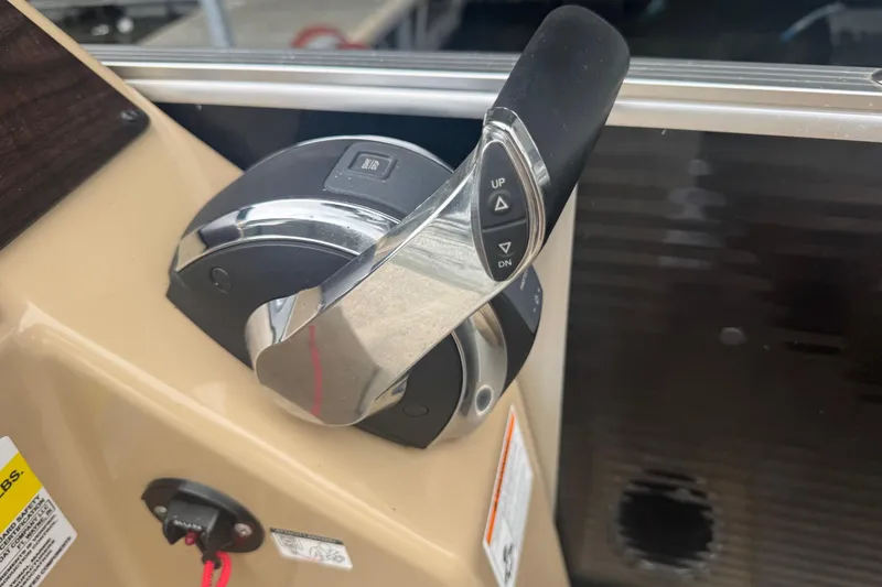 Slide: The Image of Throttle control of 2022 Harris Sunliner 250 boat, featuring ergonomic design and control buttons. - 21