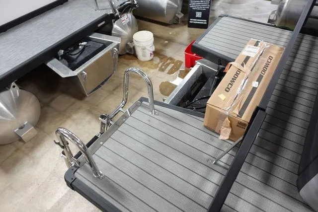 Slide: The Image of Flagship Pontoons D22 B XT 2025 with accessories and packaging. - 16