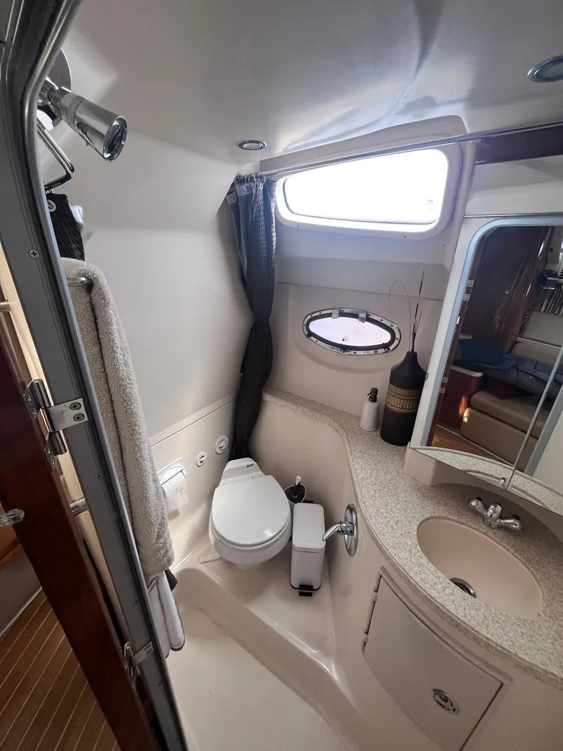 Slide: The Image of Interior of 2007 Regal 3360 Window Express, bathroom view. - 33