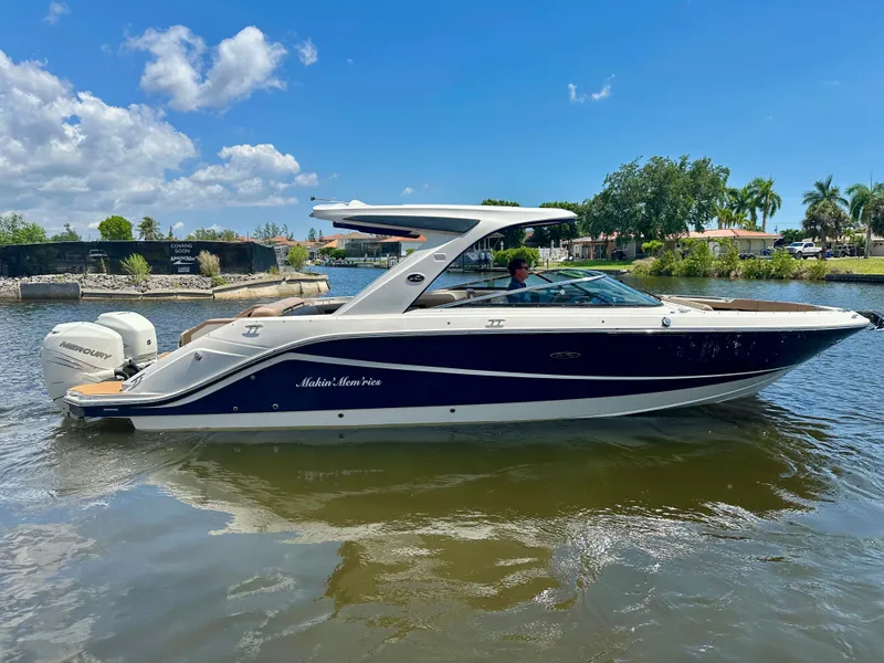 Slide: The Image of Sea Ray SLX 310 Outboard 2018 - 0