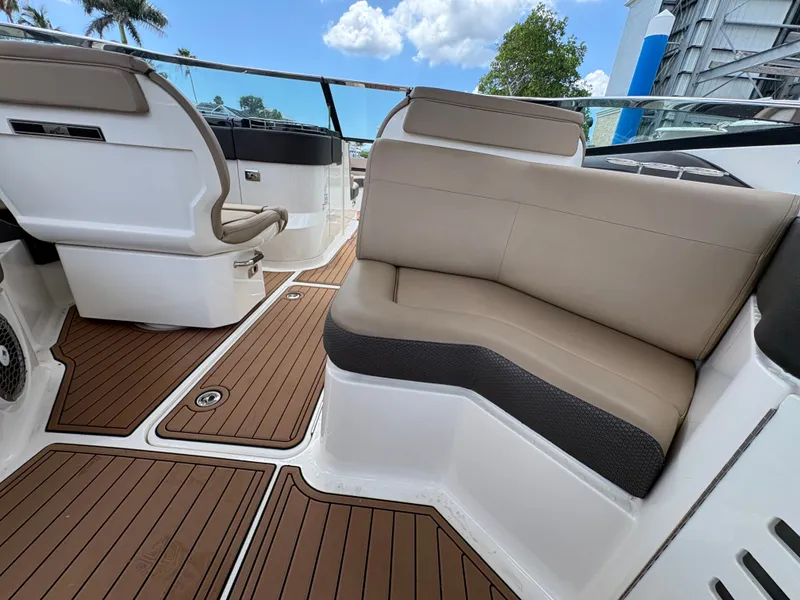 Slide: The Image of Sea Ray SLX 310 Outboard 2018 - 13