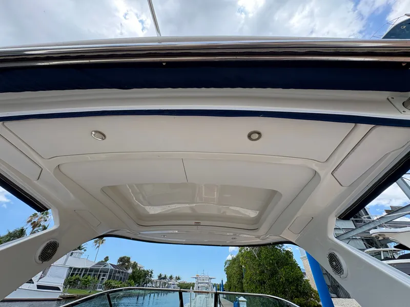 Slide: The Image of Sea Ray SLX 310 Outboard 2018 - 15