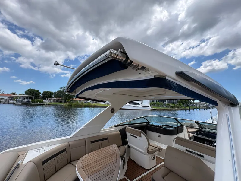 Slide: The Image of Sea Ray SLX 310 Outboard 2018 - 16