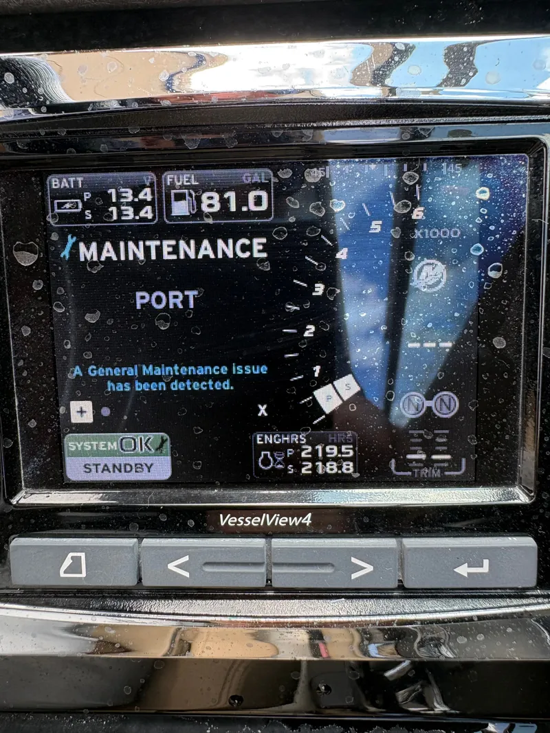 Slide: The Image of Sea Ray SLX 310 Outboard 2018 - 18