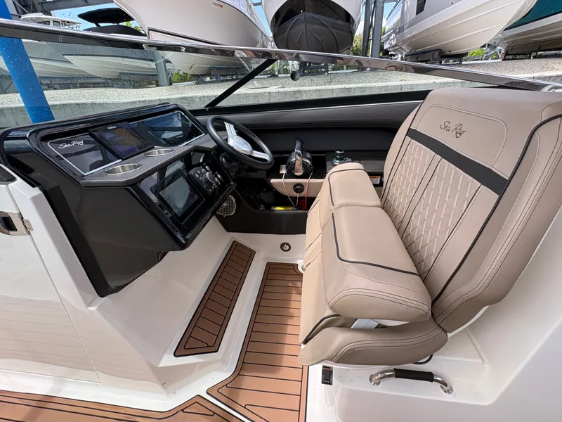Slide: The Image of Sea Ray SLX 310 Outboard 2018 - 20