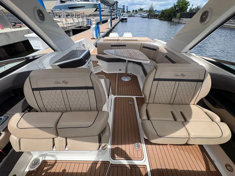 Slide: The Image of Sea Ray SLX 310 Outboard 2018 - 24