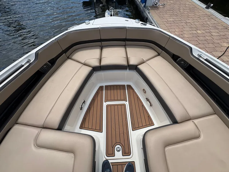 Slide: The Image of Sea Ray SLX 310 Outboard 2018 - 25