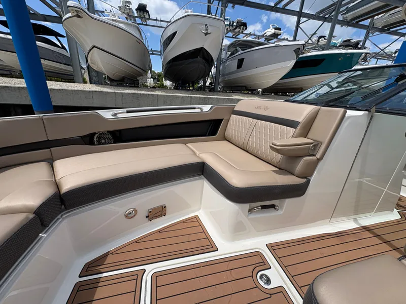 Slide: The Image of Sea Ray SLX 310 Outboard 2018 - 27