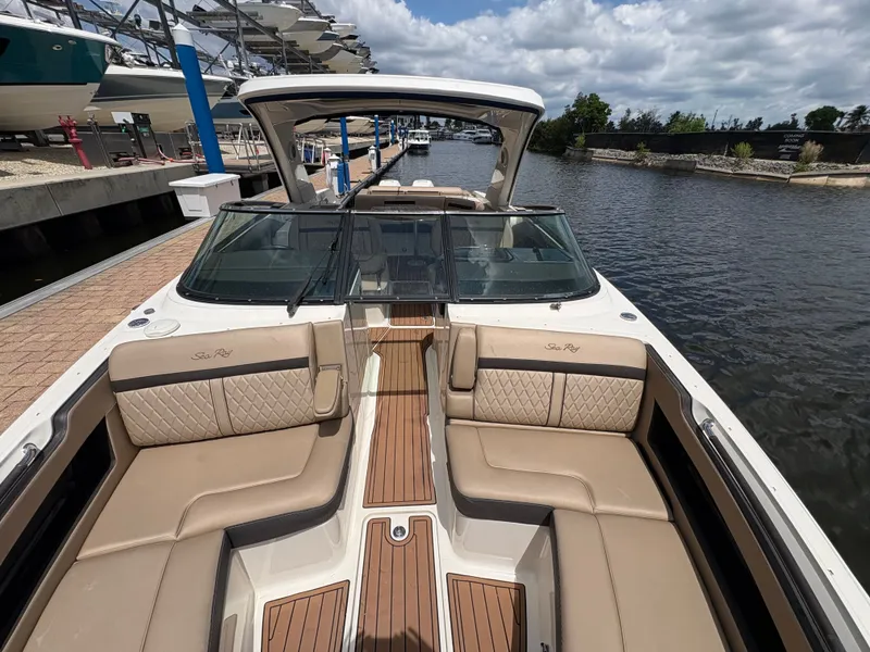 Slide: The Image of Sea Ray SLX 310 Outboard 2018 - 29