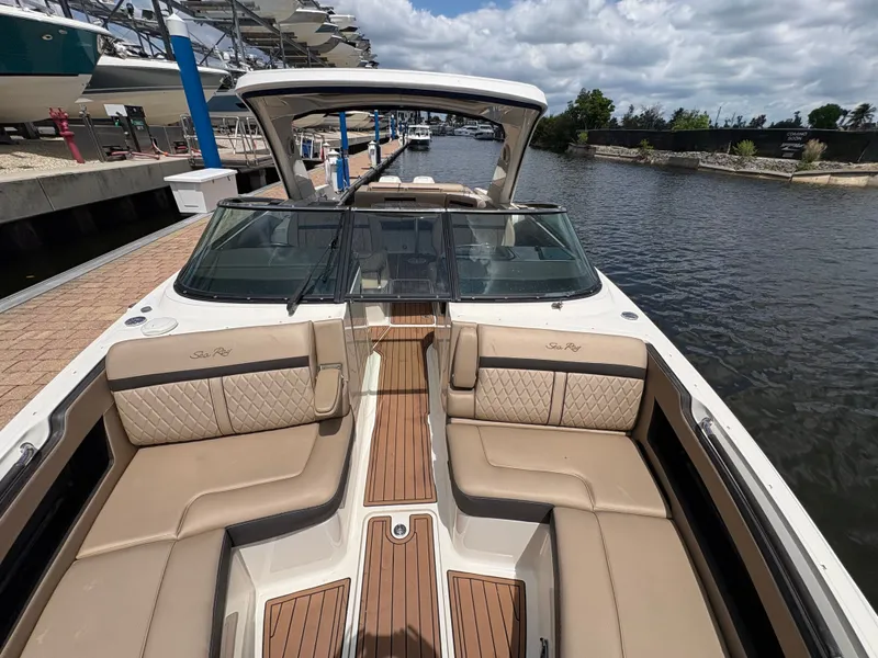 Slide: The Image of Sea Ray SLX 310 Outboard 2018 - 30